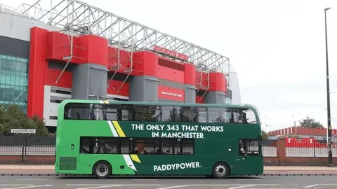 韩德君半场累计五犯，与判官互动略显情绪化